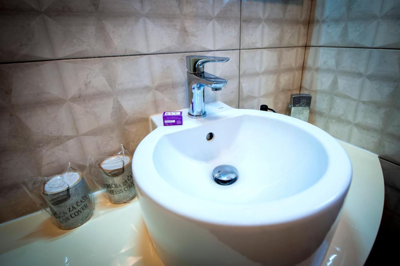 Apartments And Rooms Villa Dea Adults Only روفينج المظهر الخارجي الصورة