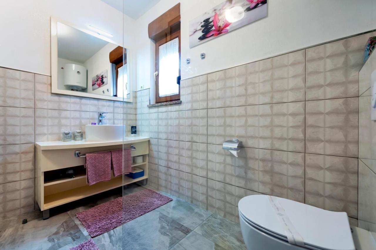Apartments And Rooms Villa Dea Adults Only روفينج المظهر الخارجي الصورة